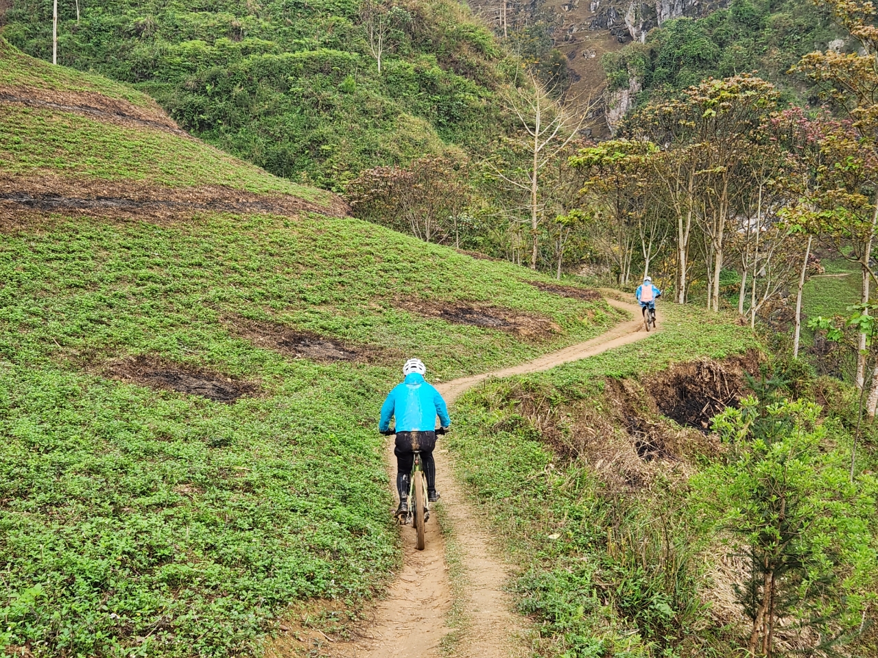 Northeast MTB Expedition – Conquer the Roads of Mong Cai, Cao Bang, and Ha Giang 15 Days